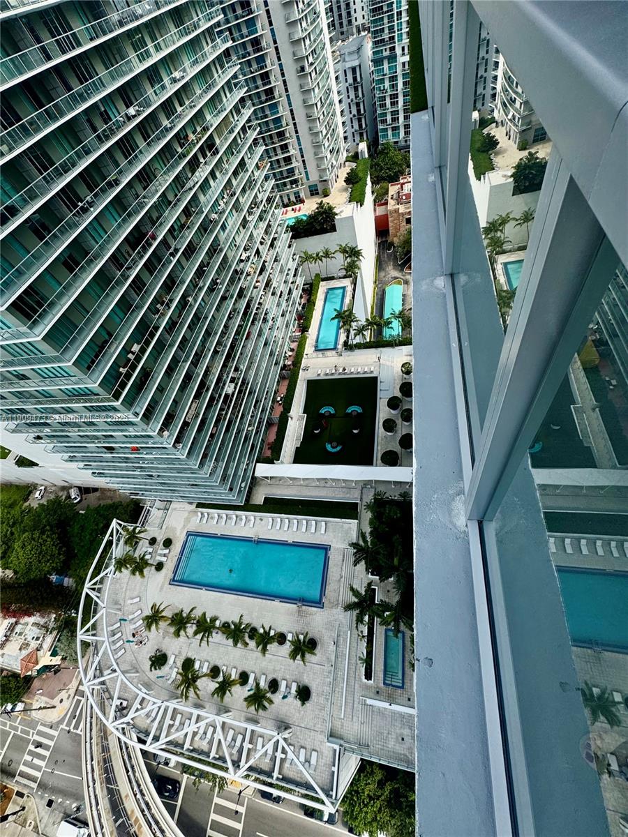 image Axis On Brickell Condo4
