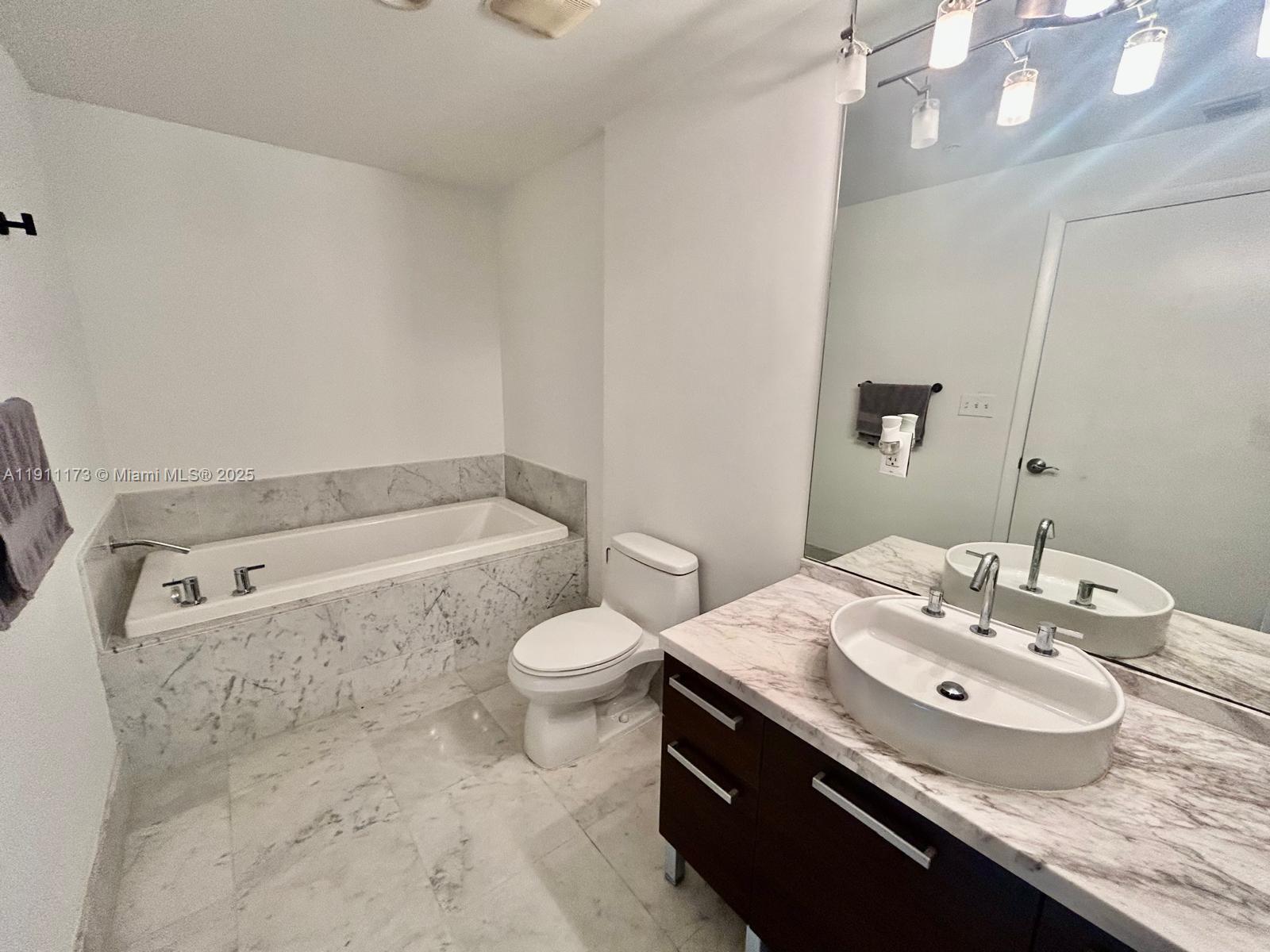 image Vizcayne South Condo12