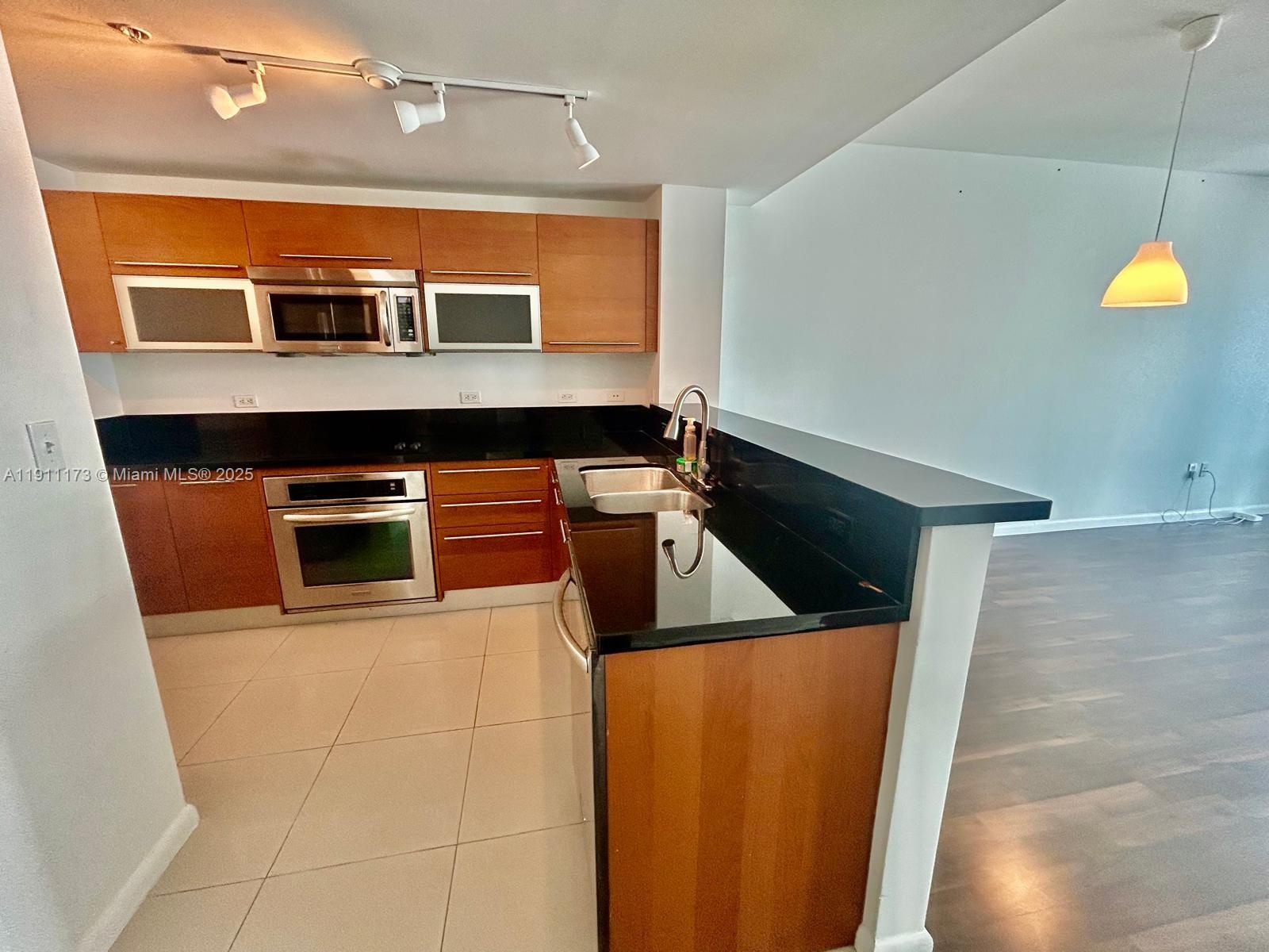 image Vizcayne South Condo1