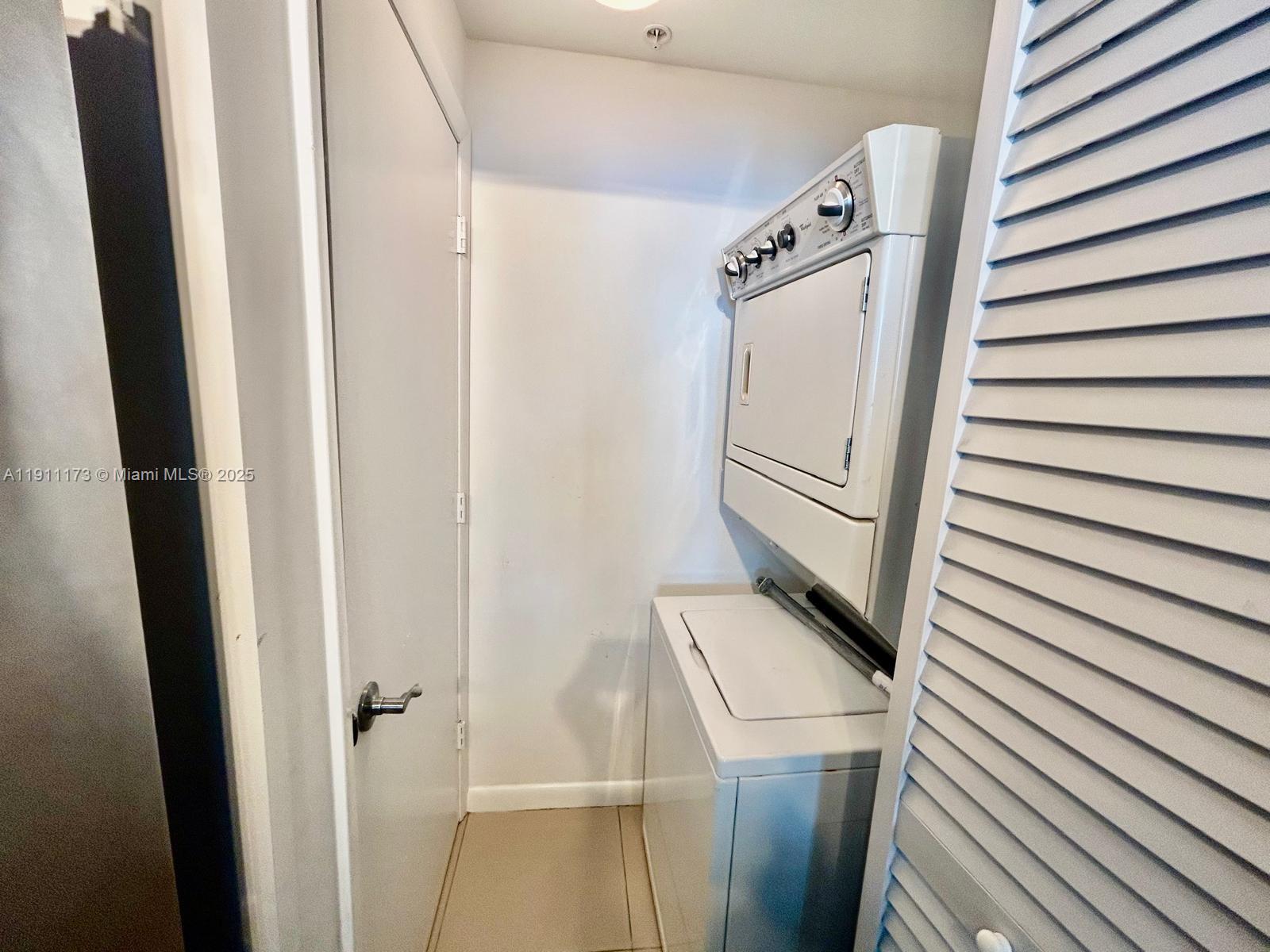 image Vizcayne South Condo2