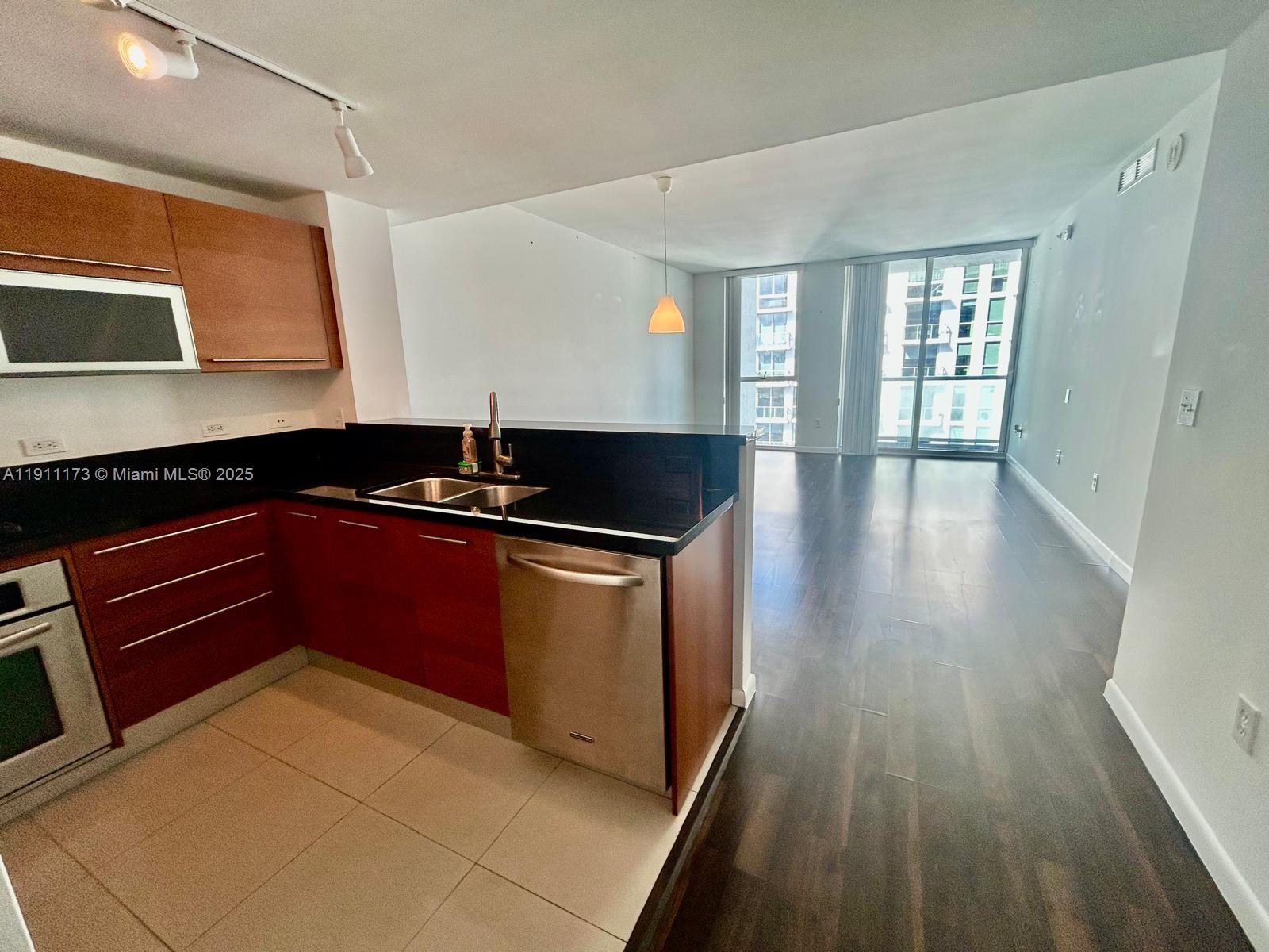 image Vizcayne South Condo4