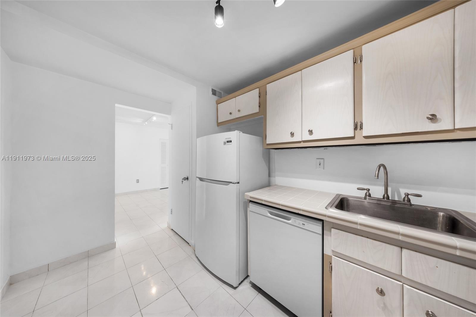 1865 79th St Cswy #14D North Bay Village, FL 33141