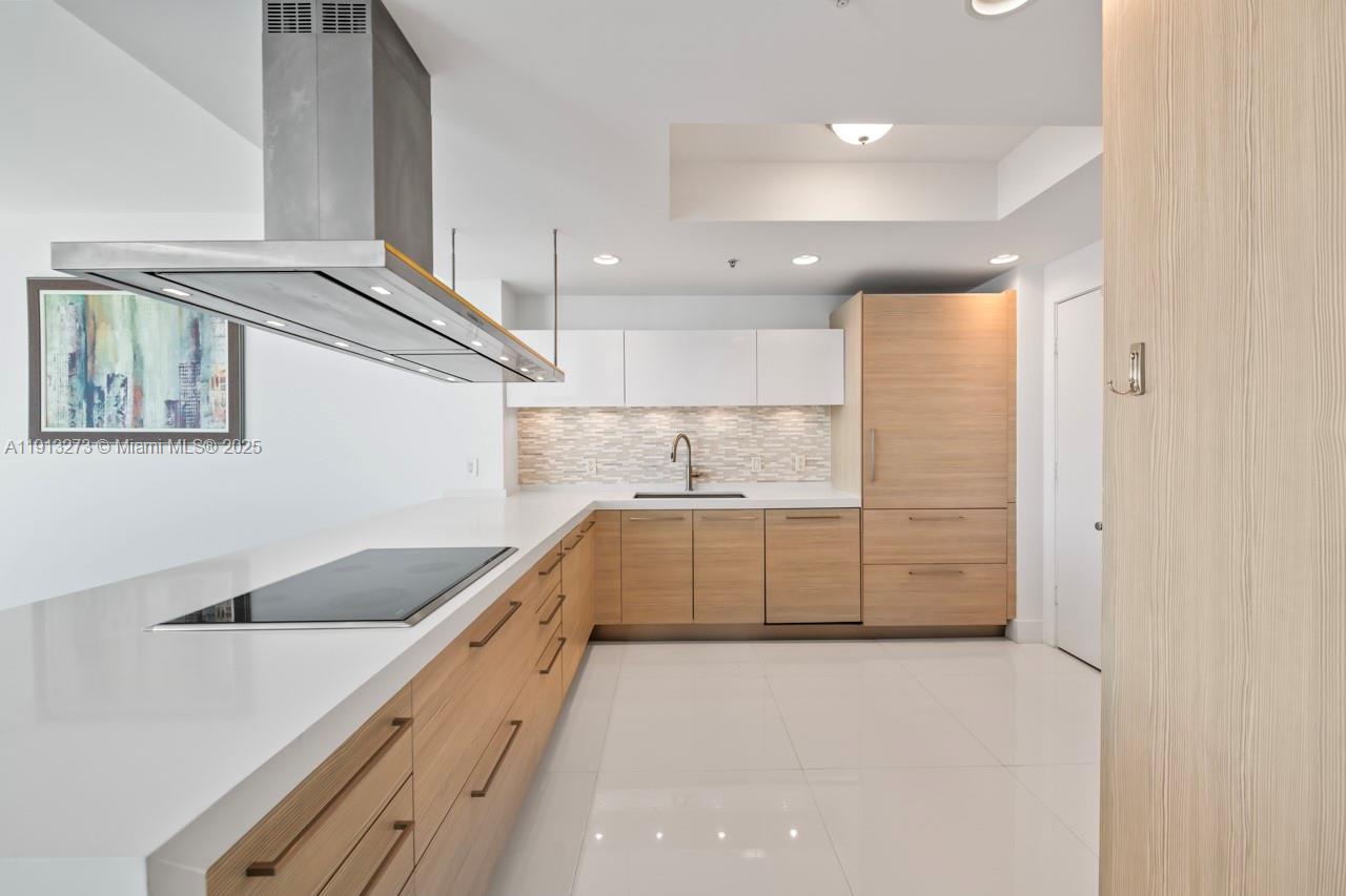 17301 Biscayne Blvd #811 North Miami Beach, FL 33160