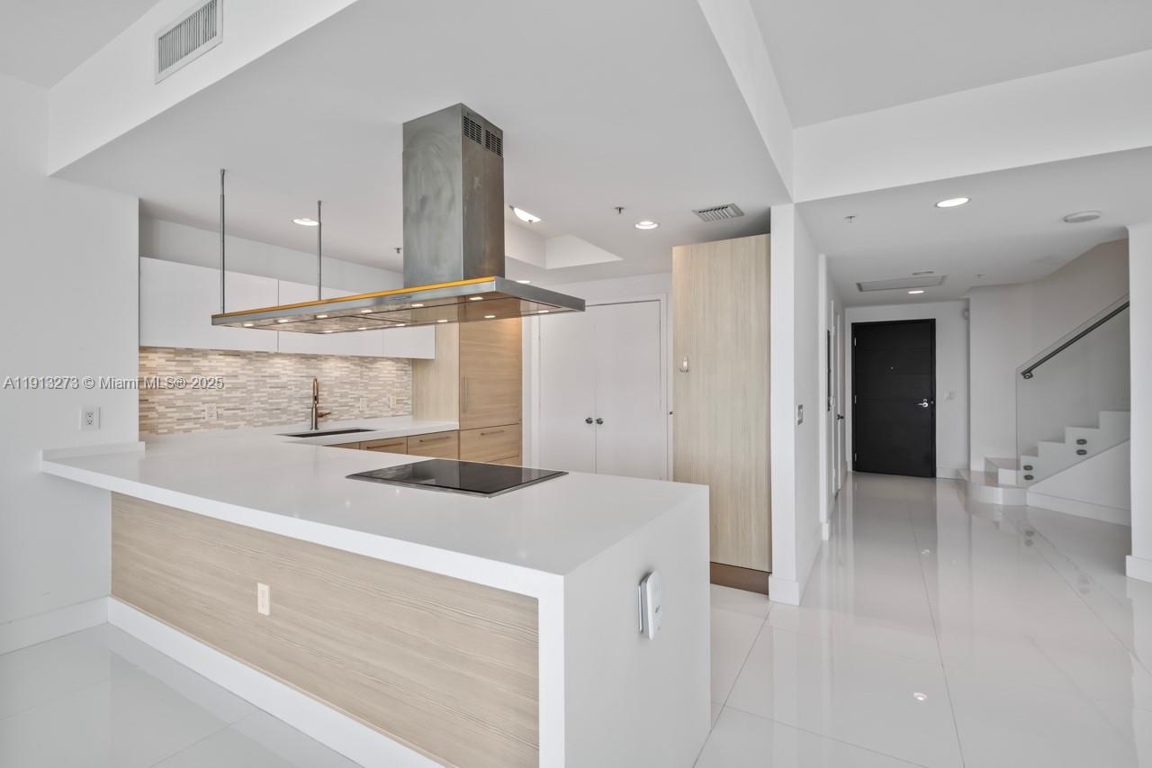 17301 Biscayne Blvd #811 North Miami Beach, FL 33160