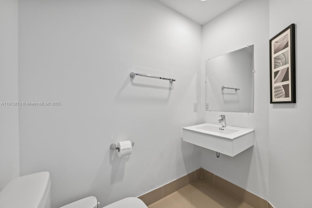 17301 Biscayne Blvd #811 North Miami Beach, FL 33160