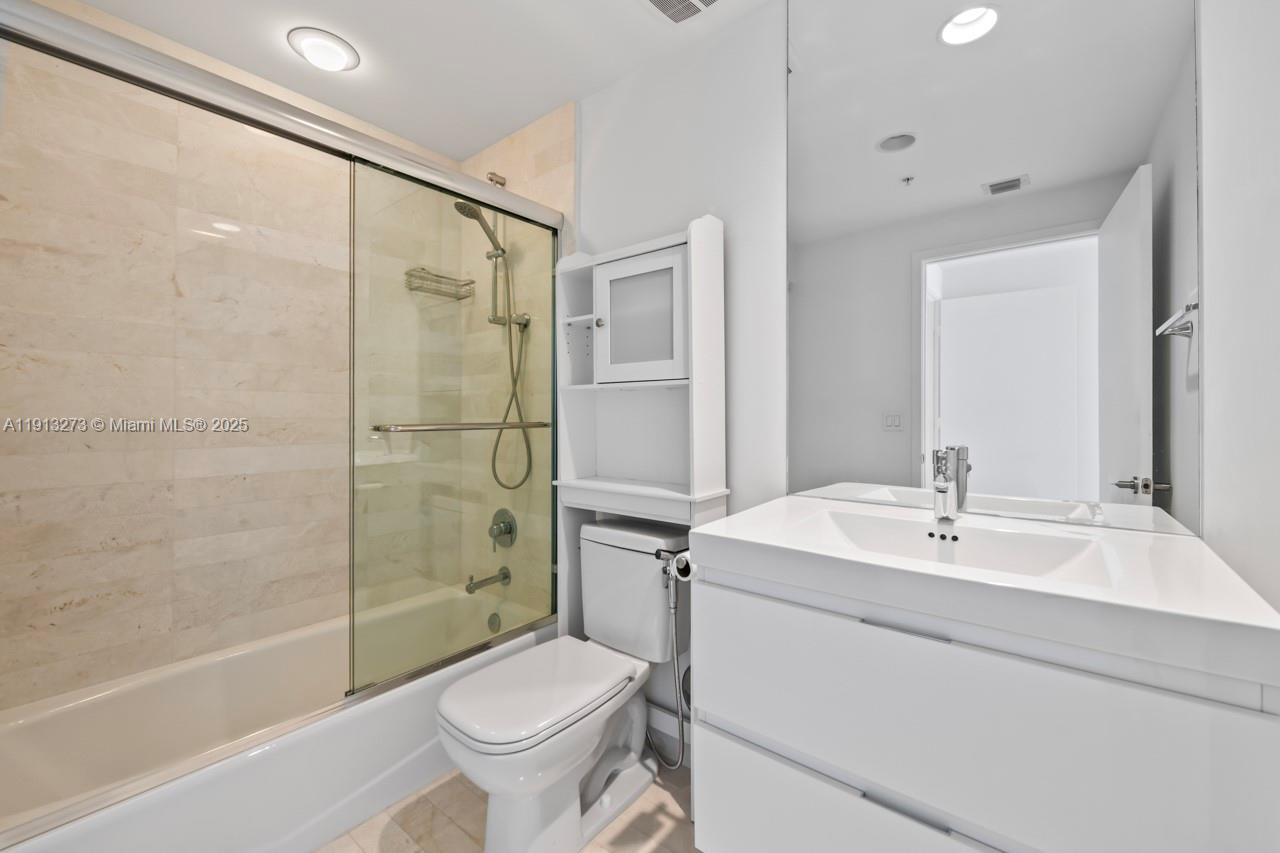 17301 Biscayne Blvd #811 North Miami Beach, FL 33160