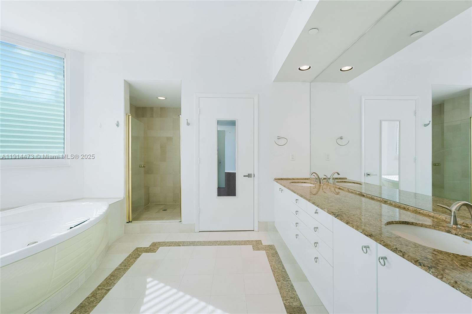 300 S Pointe Dr #405 Miami Beach, FL 33139