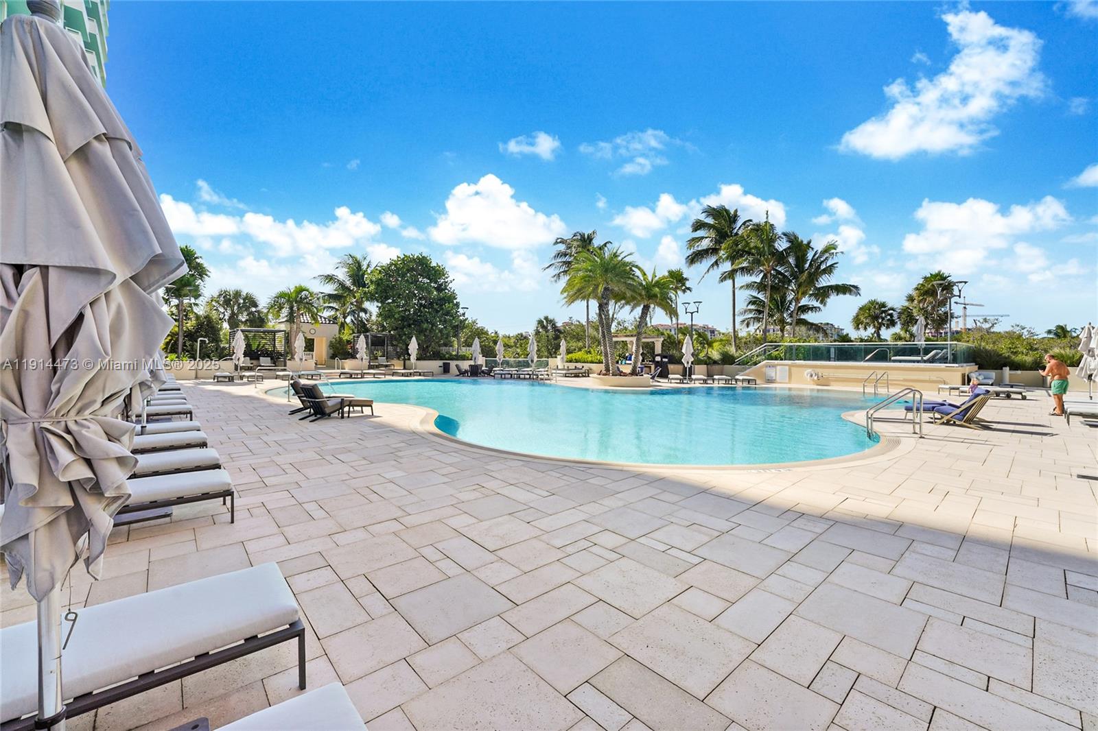 300 S Pointe Dr #405 Miami Beach, FL 33139