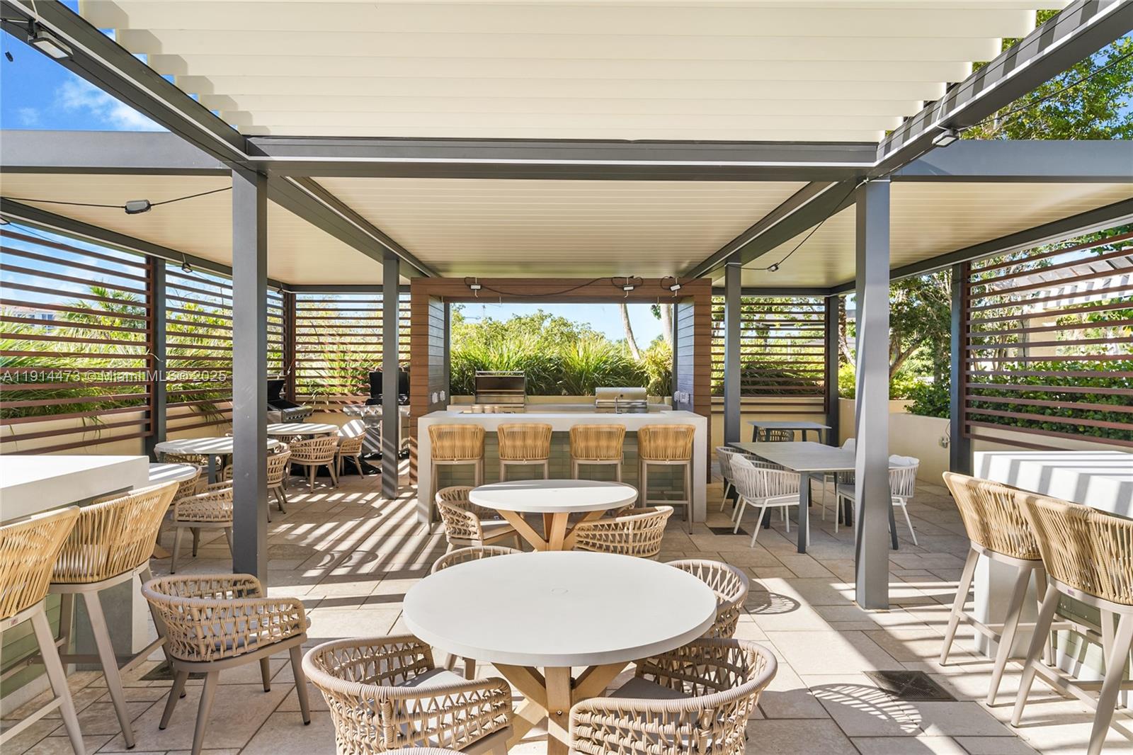 300 S Pointe Dr #405 Miami Beach, FL 33139