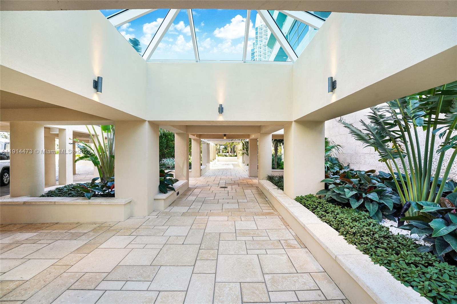 300 S Pointe Dr #405 Miami Beach, FL 33139