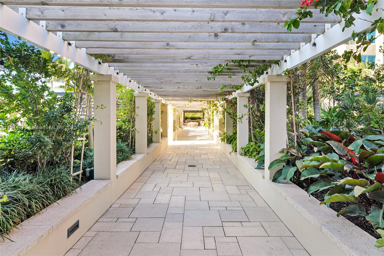 300 S Pointe Dr #405 Miami Beach, FL 33139