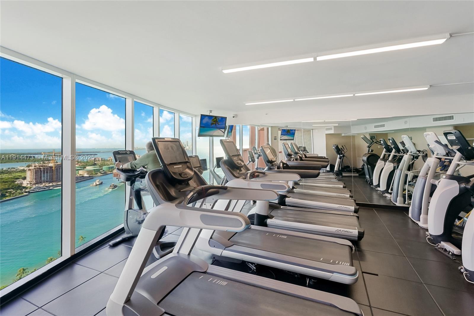 300 S Pointe Dr #405 Miami Beach, FL 33139