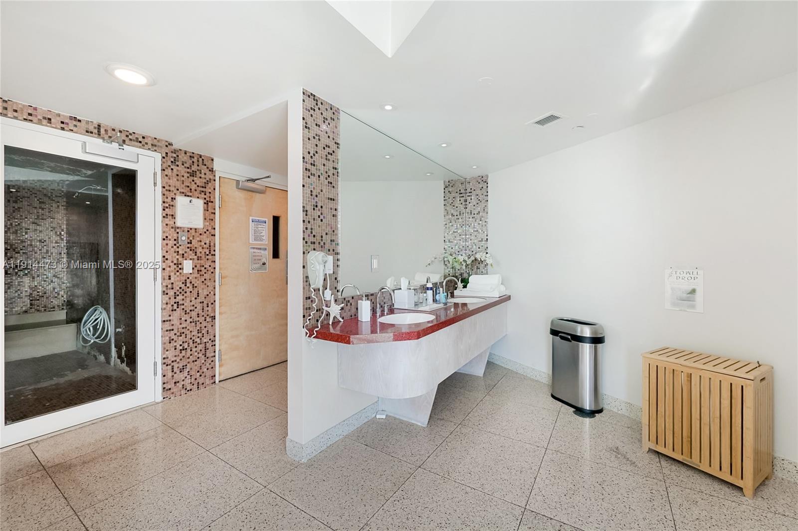 300 S Pointe Dr #405 Miami Beach, FL 33139