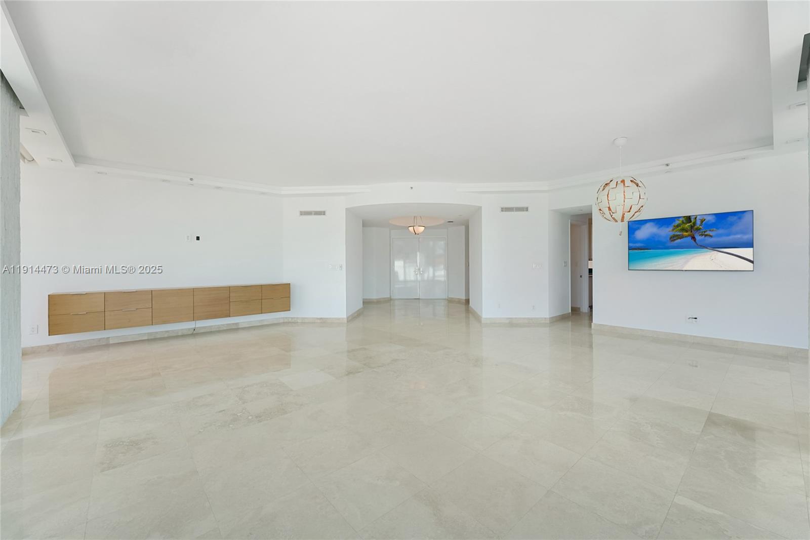 300 S Pointe Dr #405 Miami Beach, FL 33139