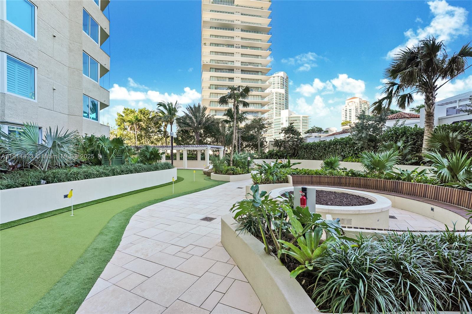300 S Pointe Dr #405 Miami Beach, FL 33139