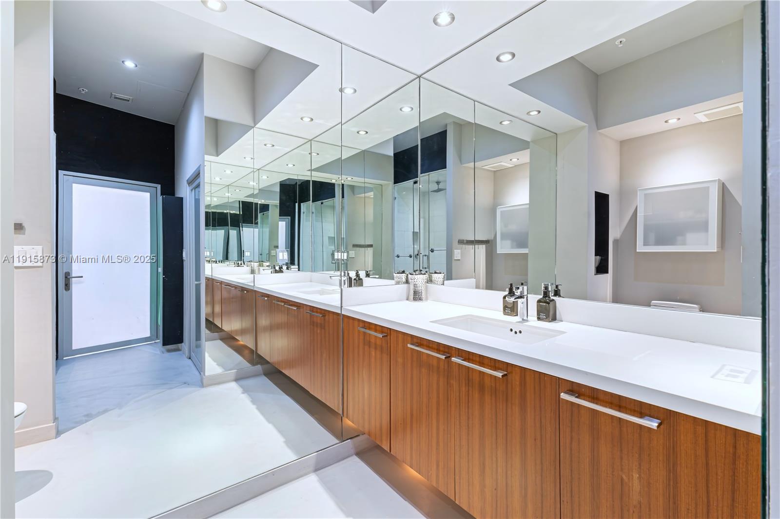 image The Meridian Condo14