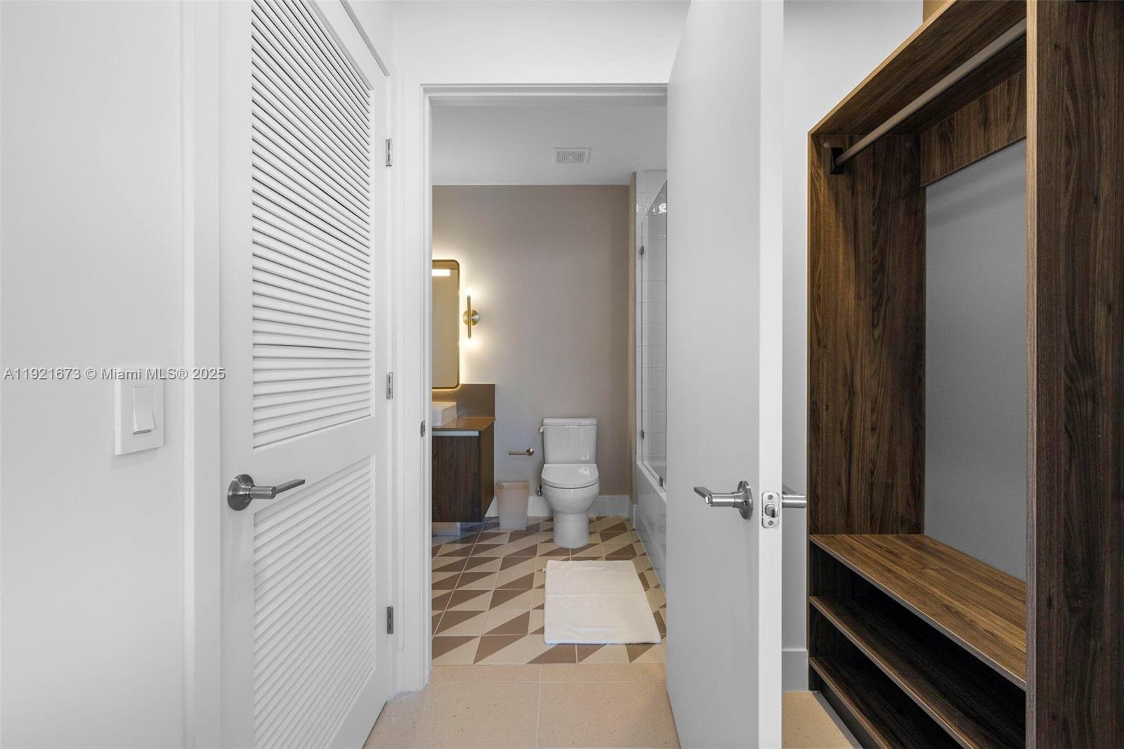 image Gale Residence6