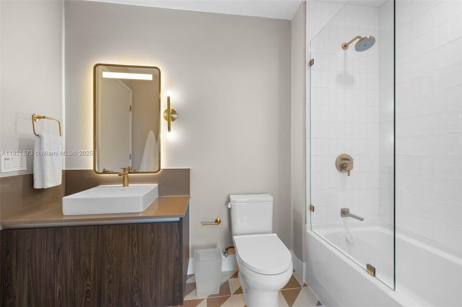 image Gale Residence7