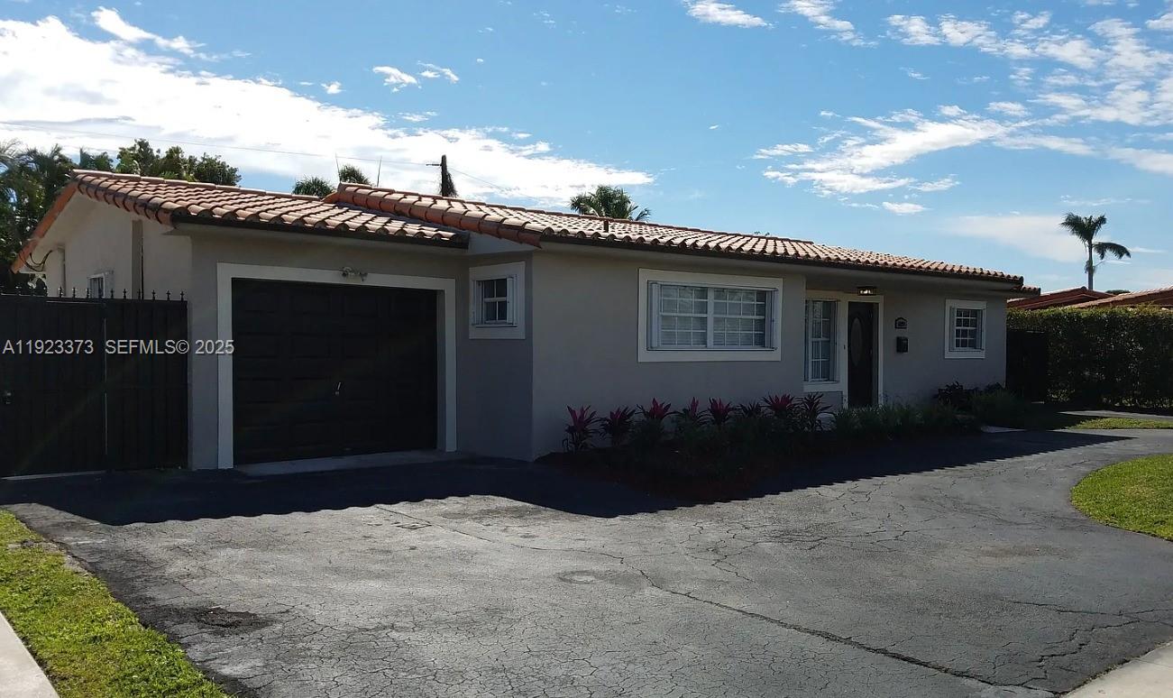 8090 W 18th Ln Rd Hialeah, FL 33014