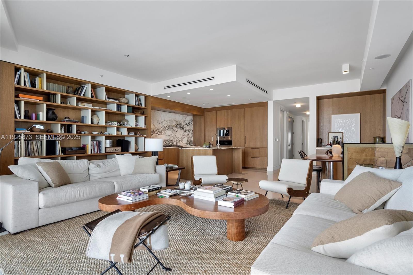 3250 NE 188th St #608