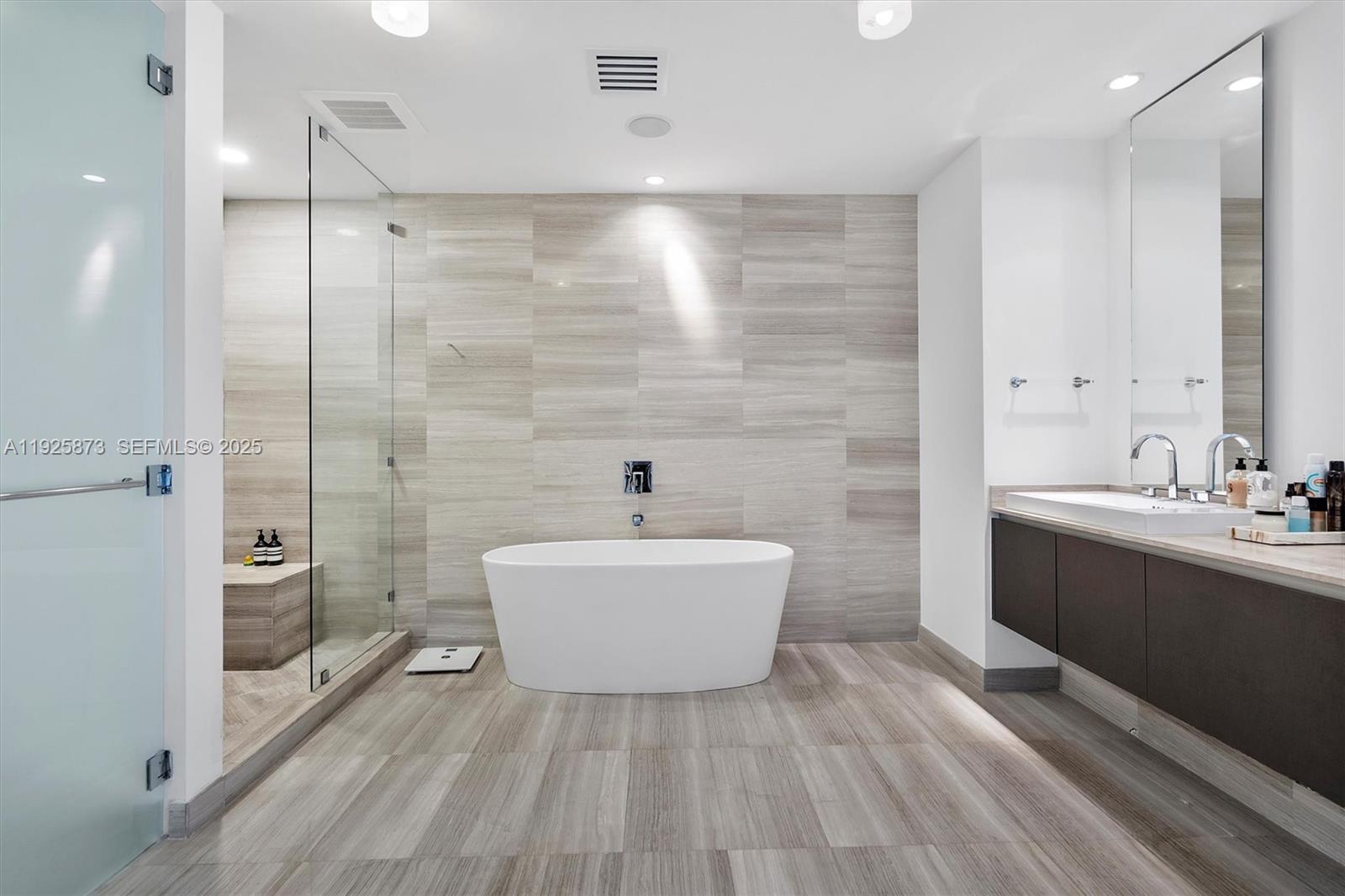 3250 NE 188th St #608 Aventura, FL 33180