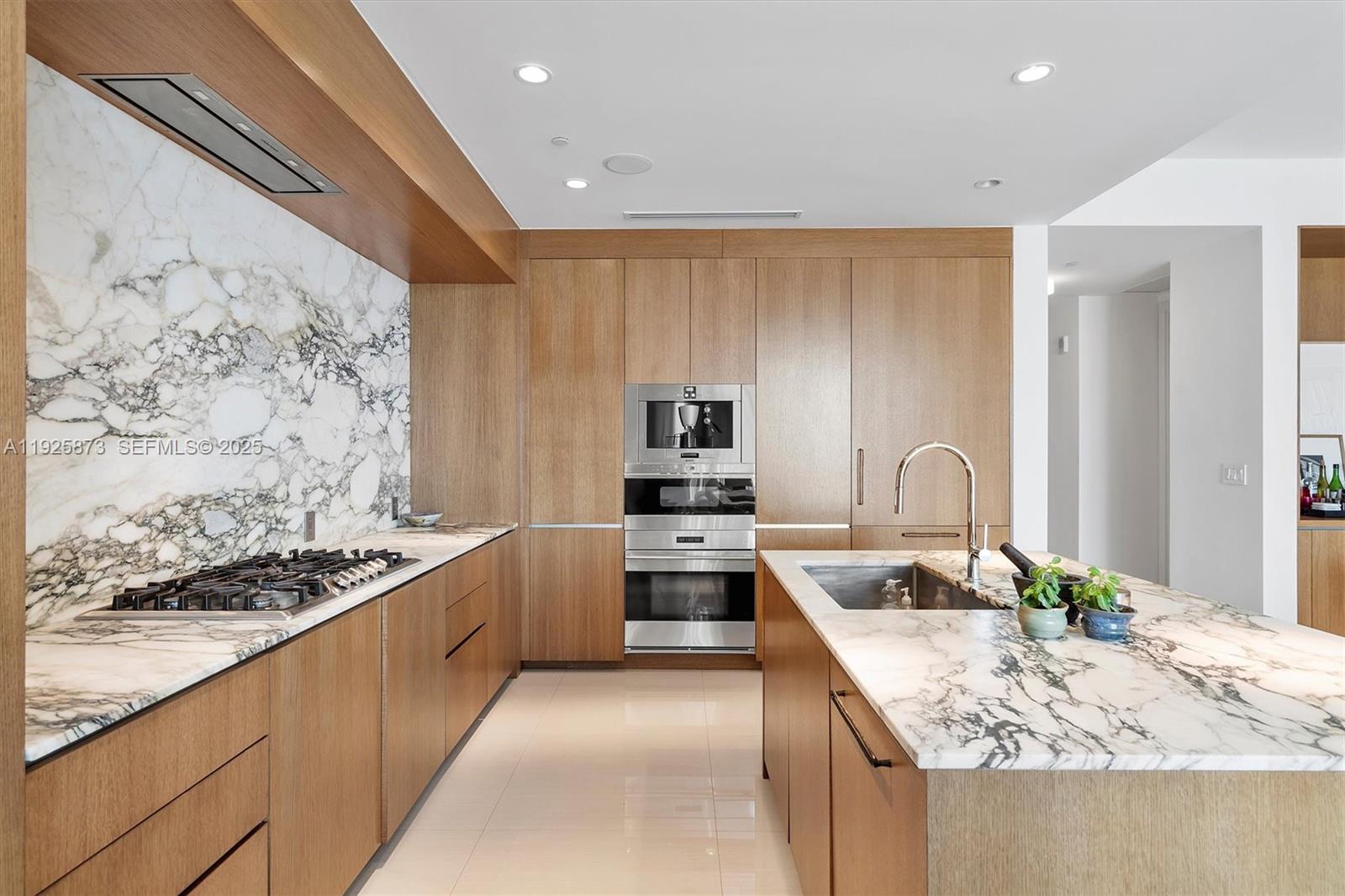 3250 NE 188th St #608 Aventura, FL 33180