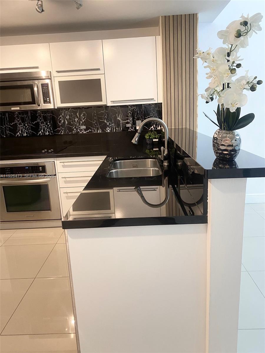 244 Biscayne Blvd #1605 Miami, FL 33132