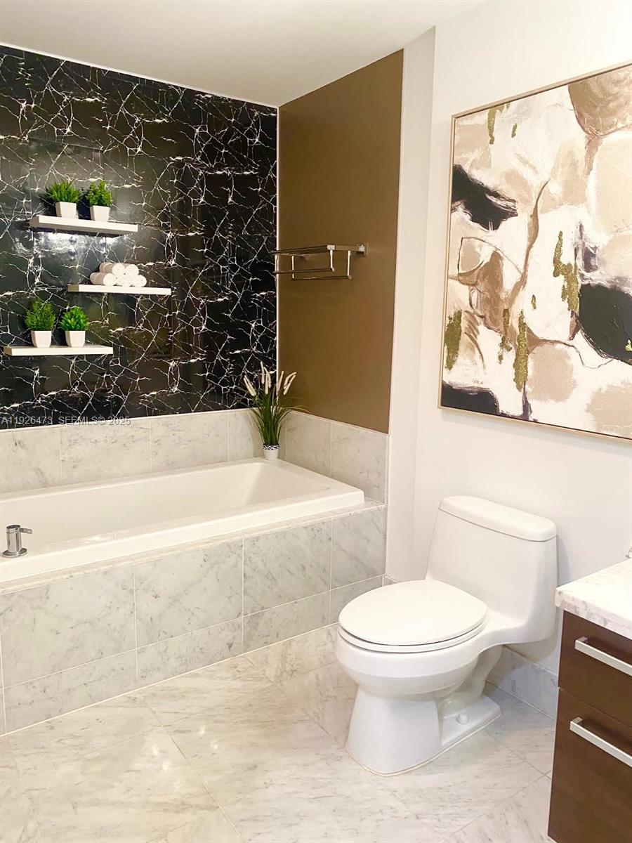 244 Biscayne Blvd #1605 Miami, FL 33132