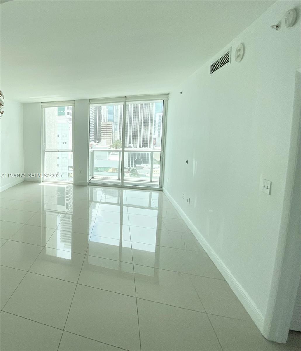 244 Biscayne Blvd #1605 Miami, FL 33132