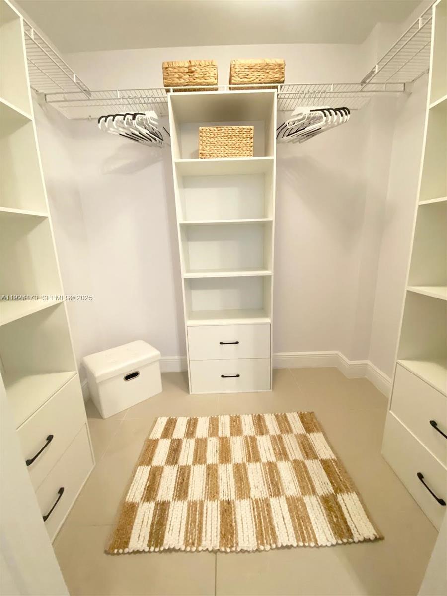 244 Biscayne Blvd #1605 Miami, FL 33132