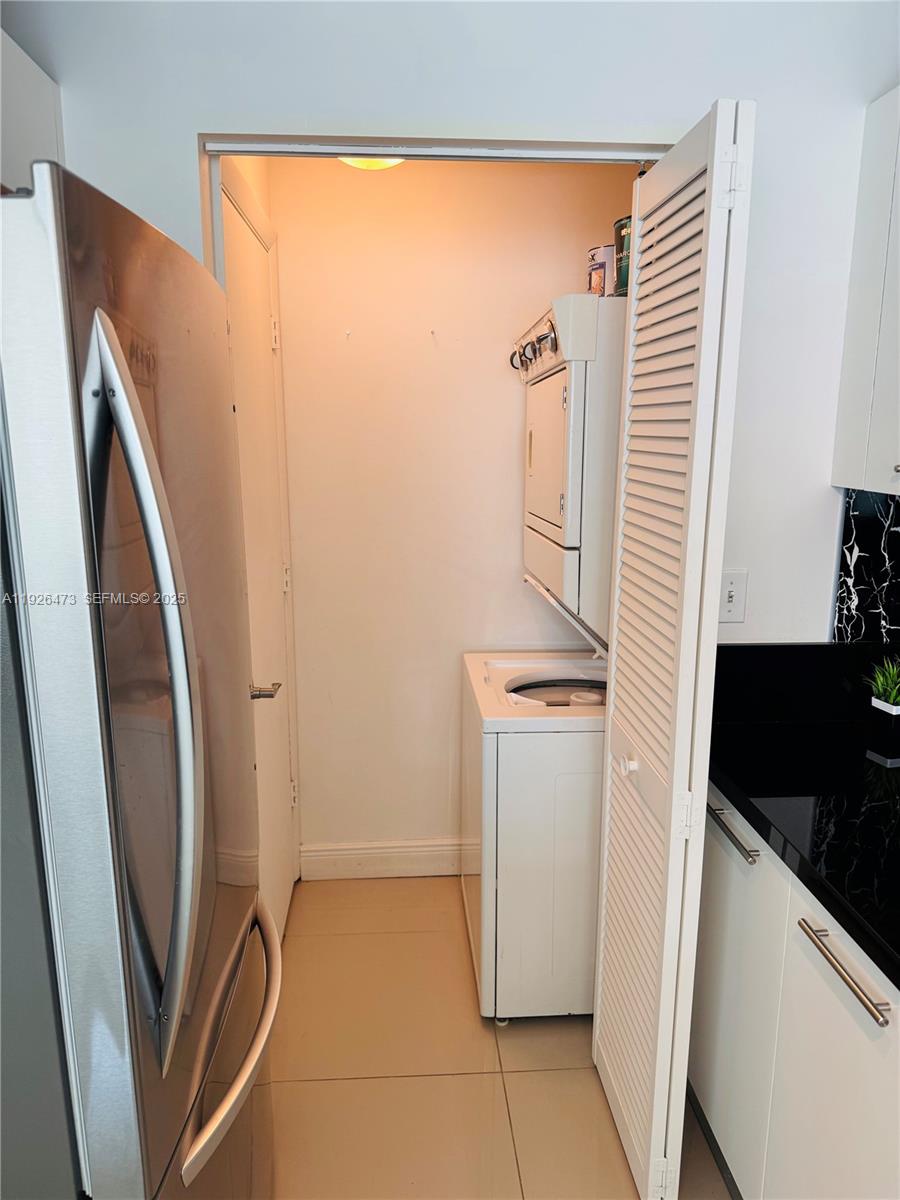 244 Biscayne Blvd #1605 Miami, FL 33132