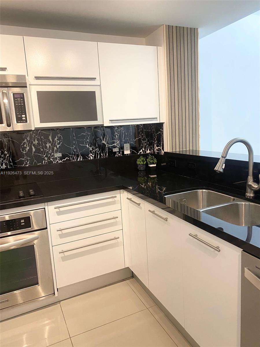 244 Biscayne Blvd #1605 Miami, FL 33132