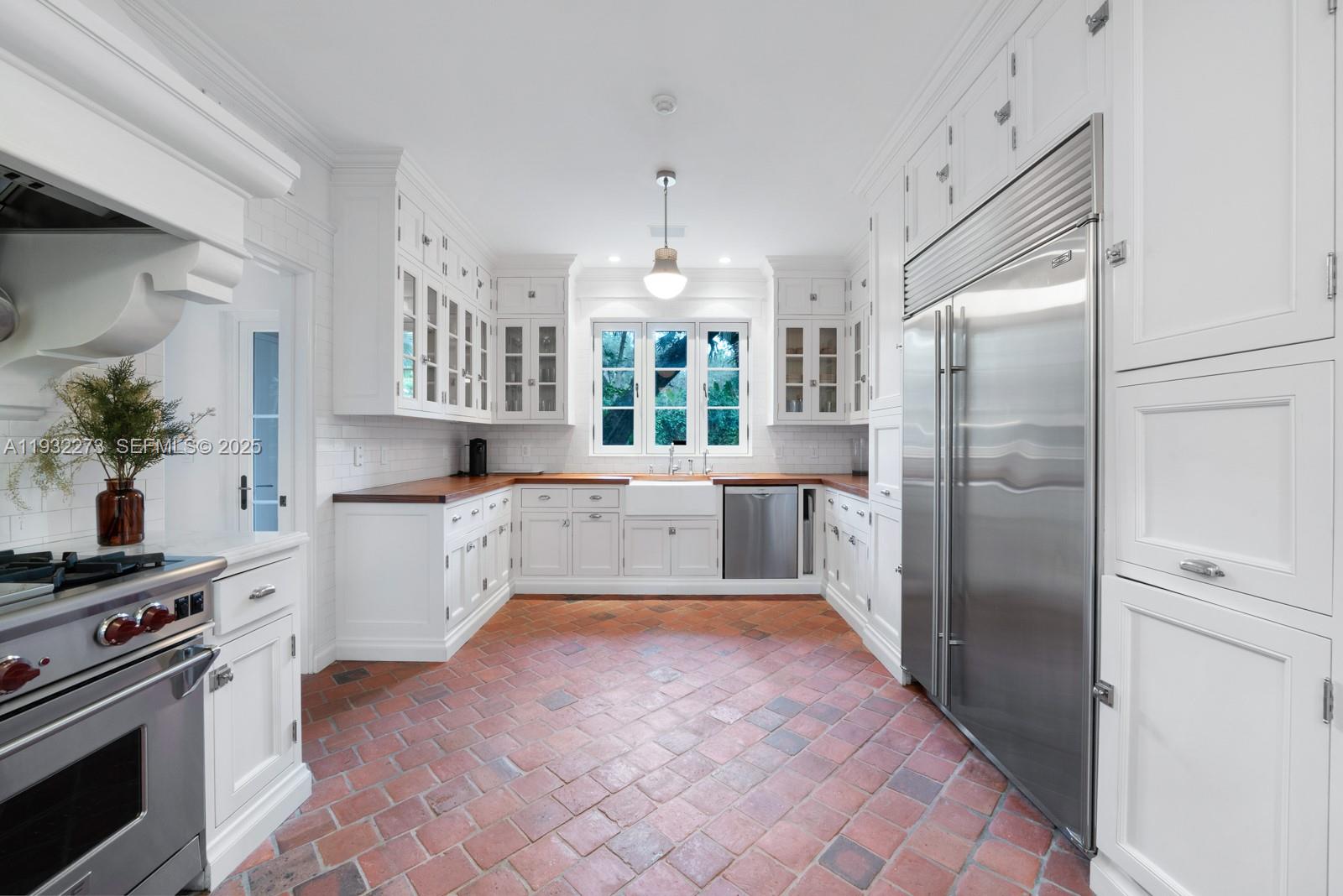 3467 N Moorings Way Miami, FL 33133