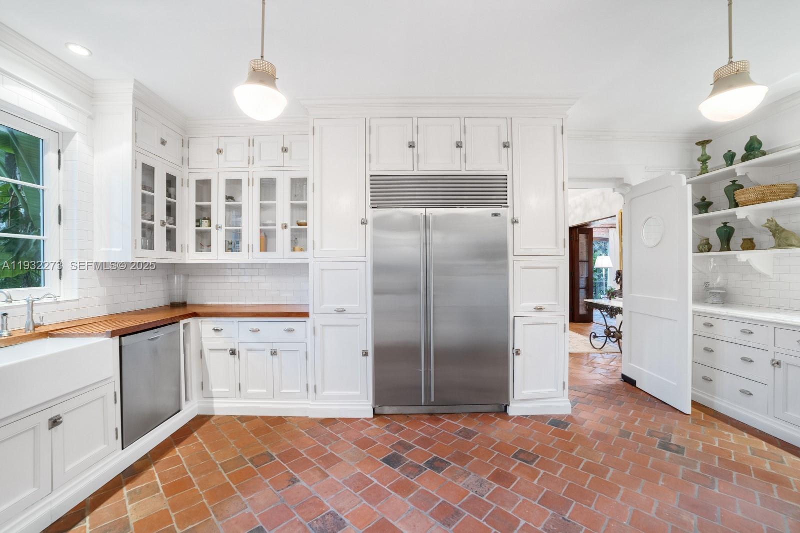 3467 N Moorings Way Miami, FL 33133