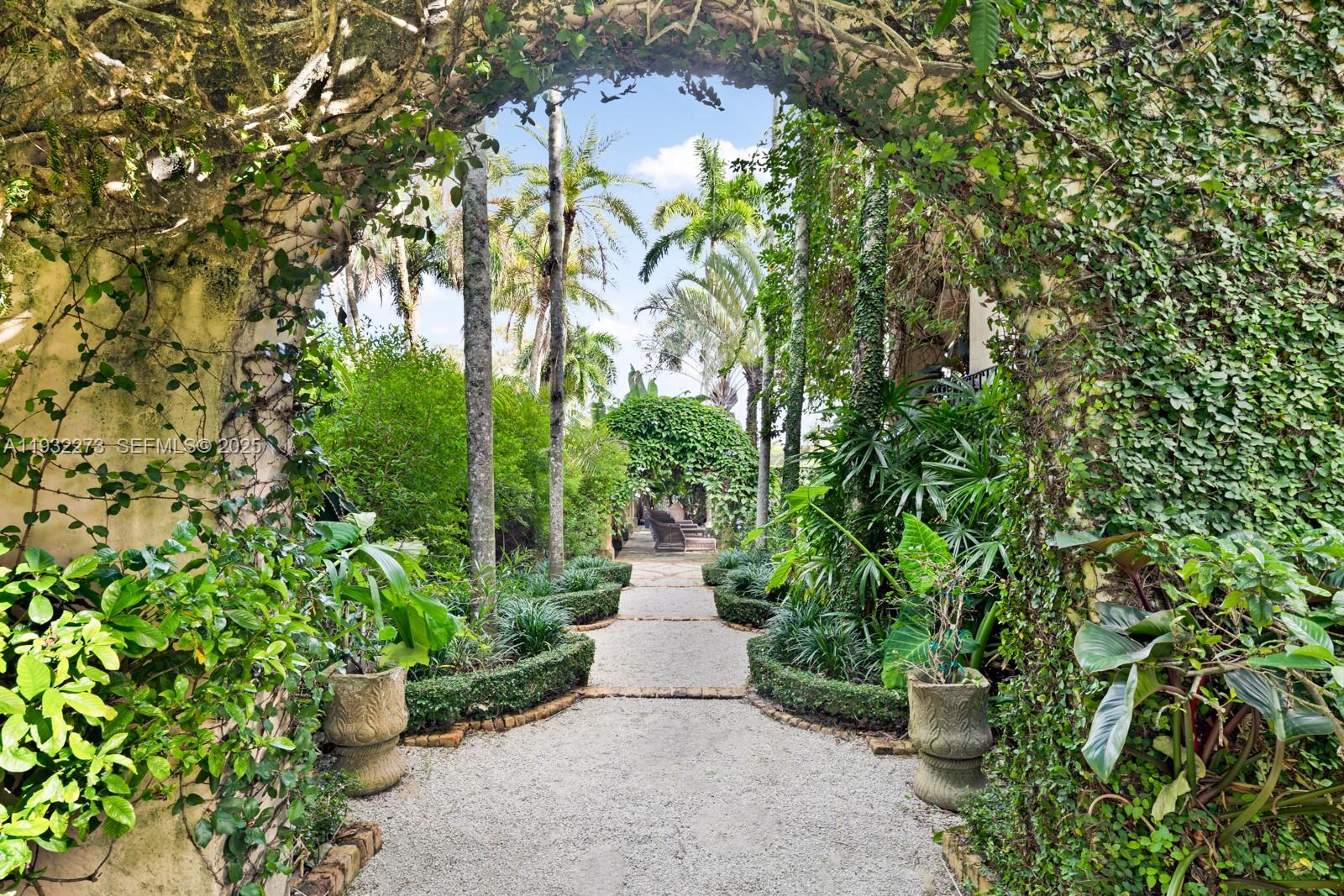 3467 N Moorings Way Miami, FL 33133