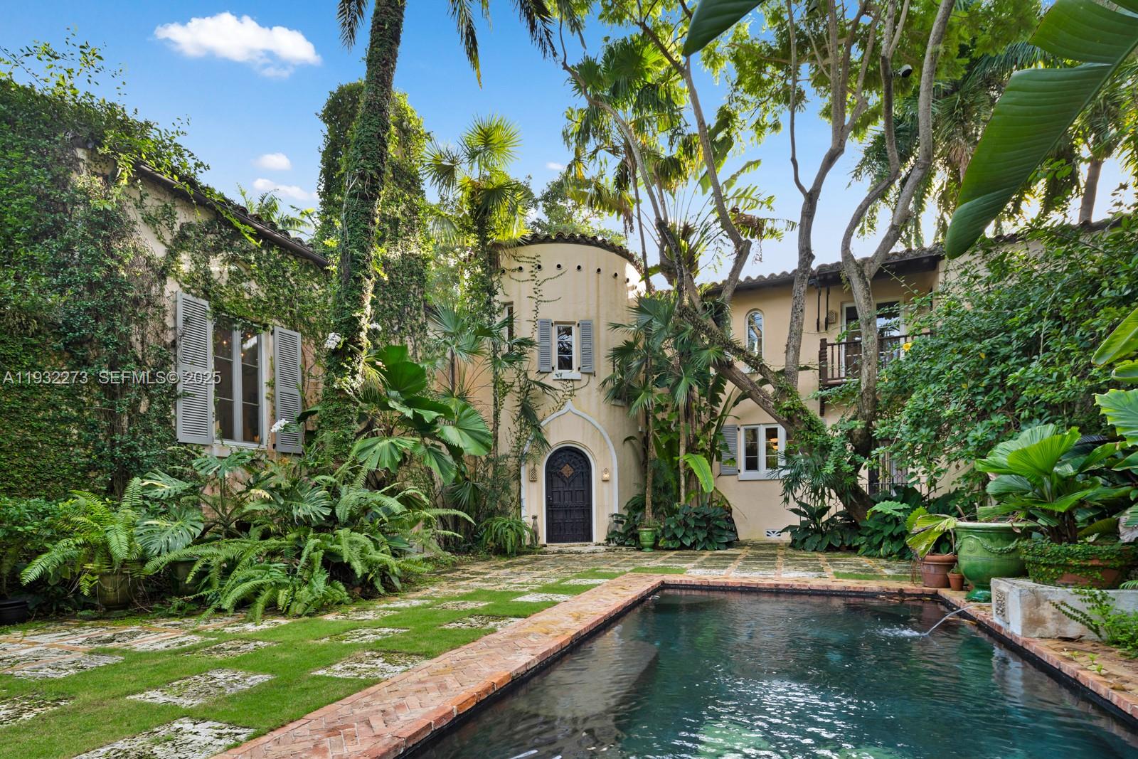 3467 N Moorings Way Miami, FL 33133