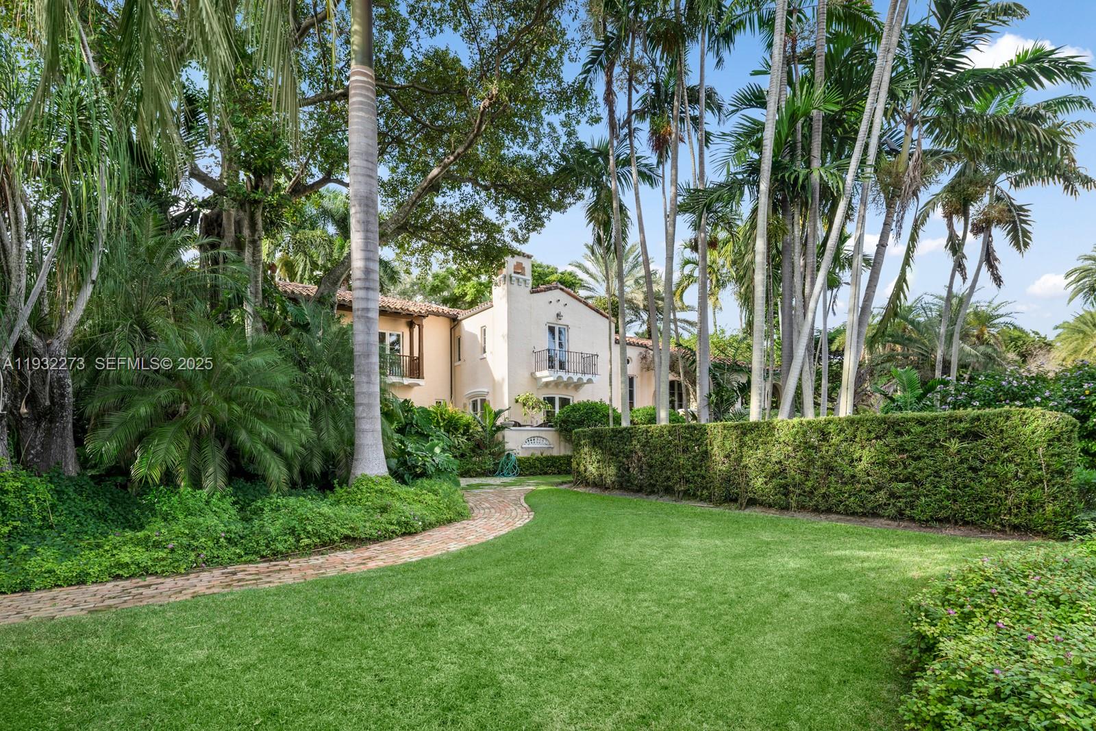 3467 N Moorings Way Miami, FL 33133