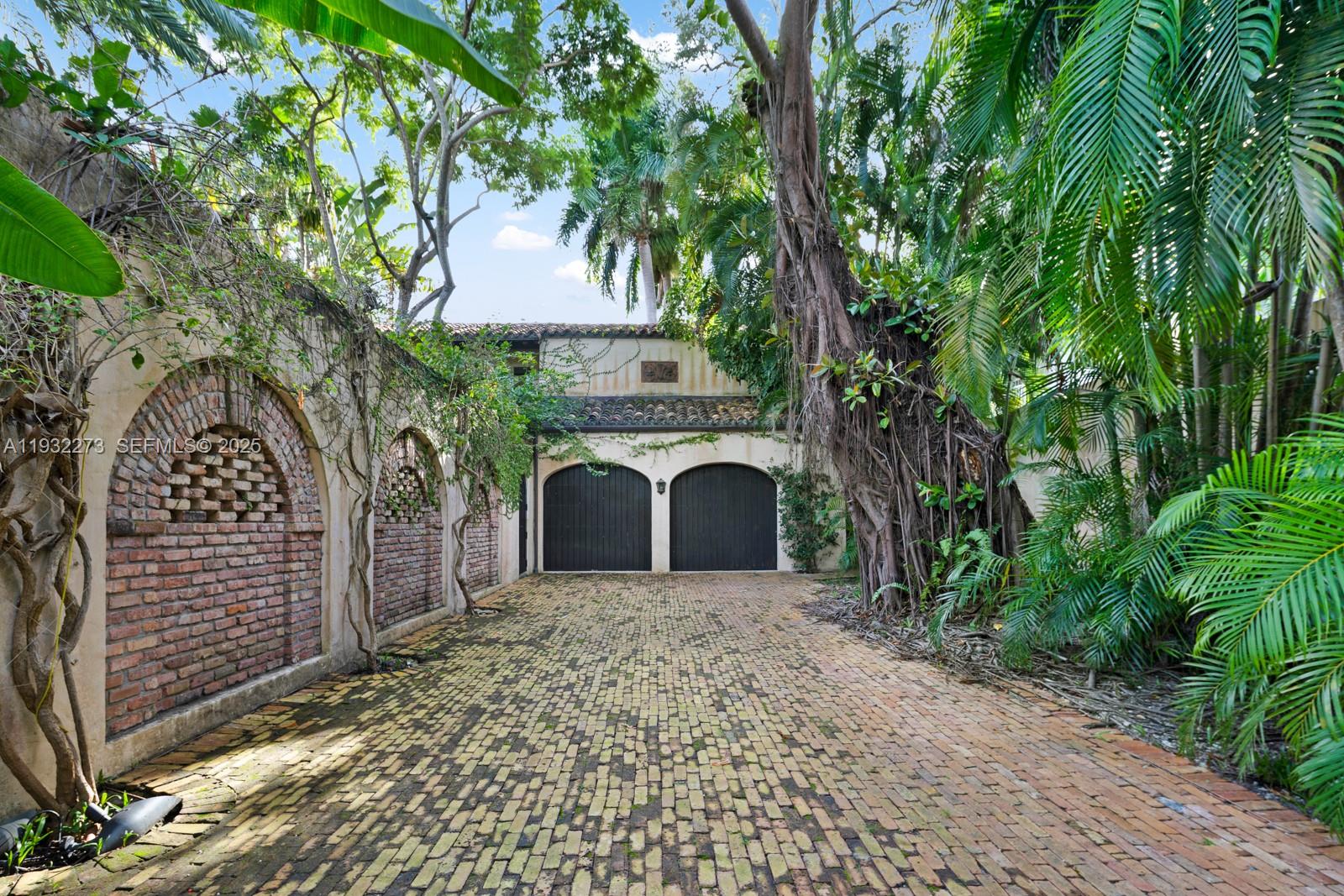 3467 N Moorings Way Miami, FL 33133