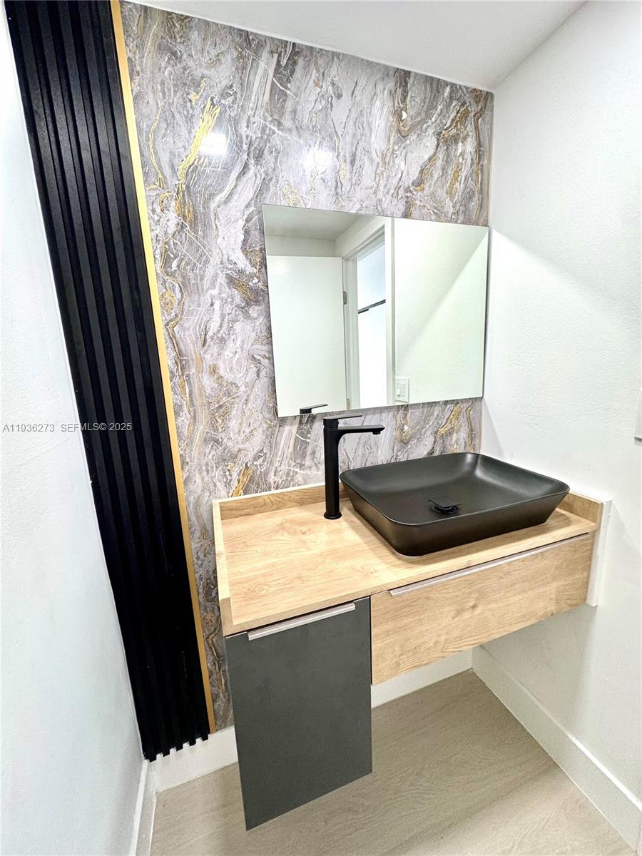 300 Bayview Dr #1201 Sunny Isles Beach, FL 33160