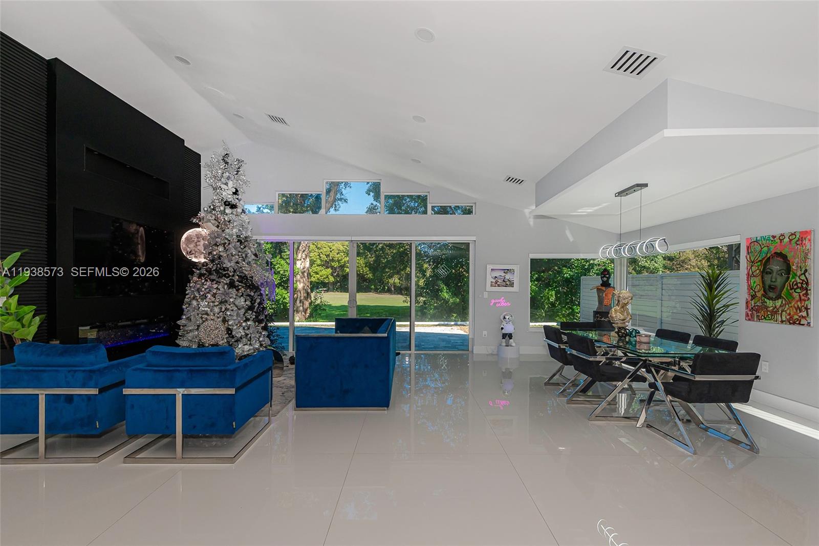 15221 N Laurel Ln N Pembroke Pines, FL 33027