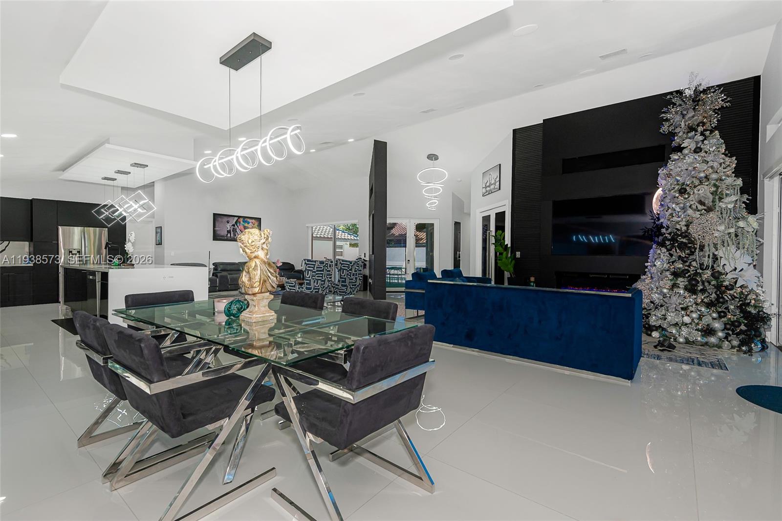 15221 N Laurel Ln N Pembroke Pines, FL 33027