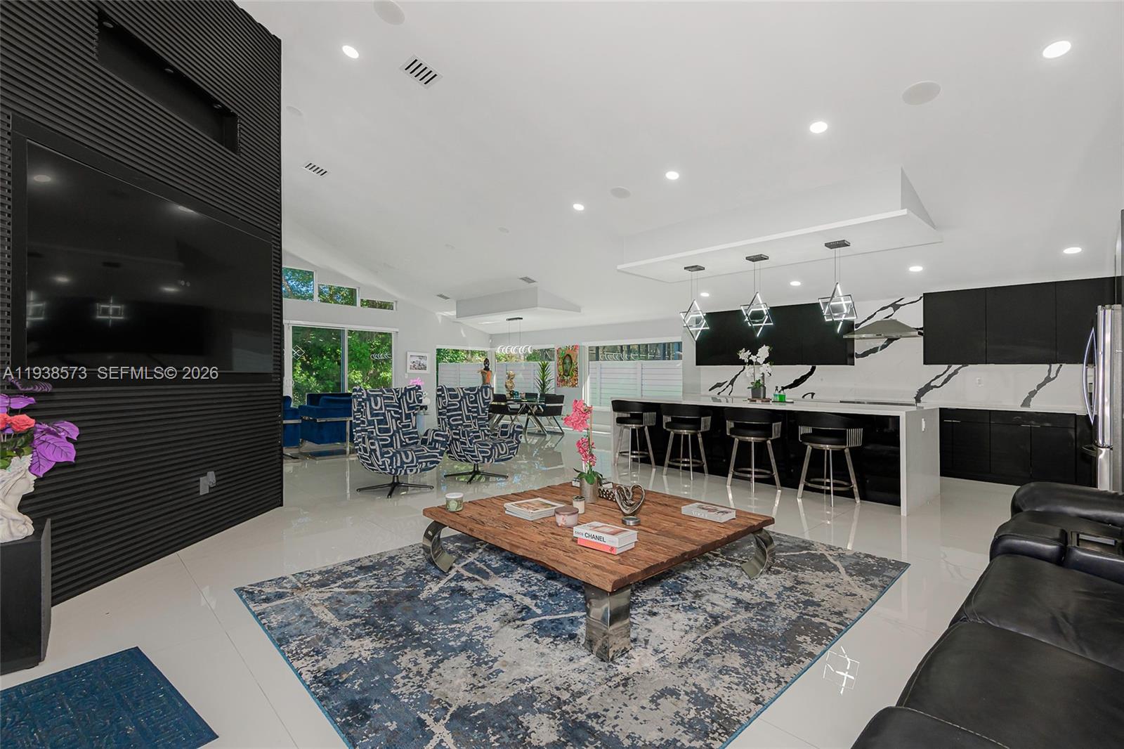 15221 N Laurel Ln N Pembroke Pines, FL 33027