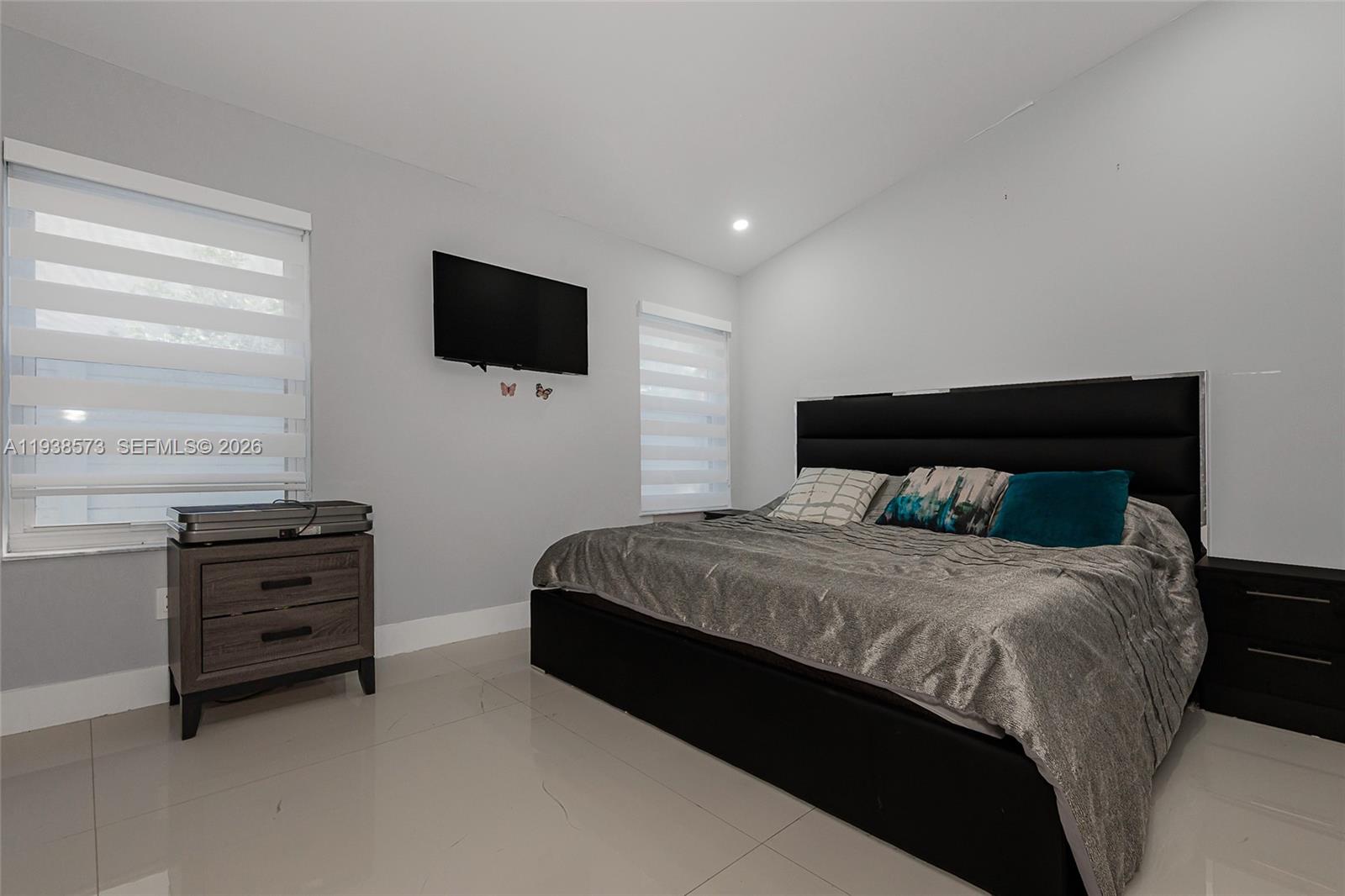 15221 N Laurel Ln N Pembroke Pines, FL 33027