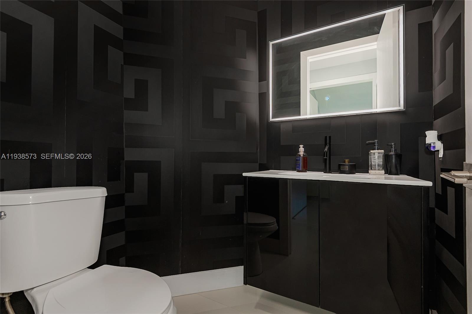 15221 N Laurel Ln N Pembroke Pines, FL 33027