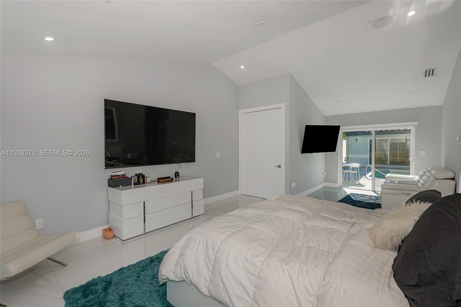 15221 N Laurel Ln N Pembroke Pines, FL 33027