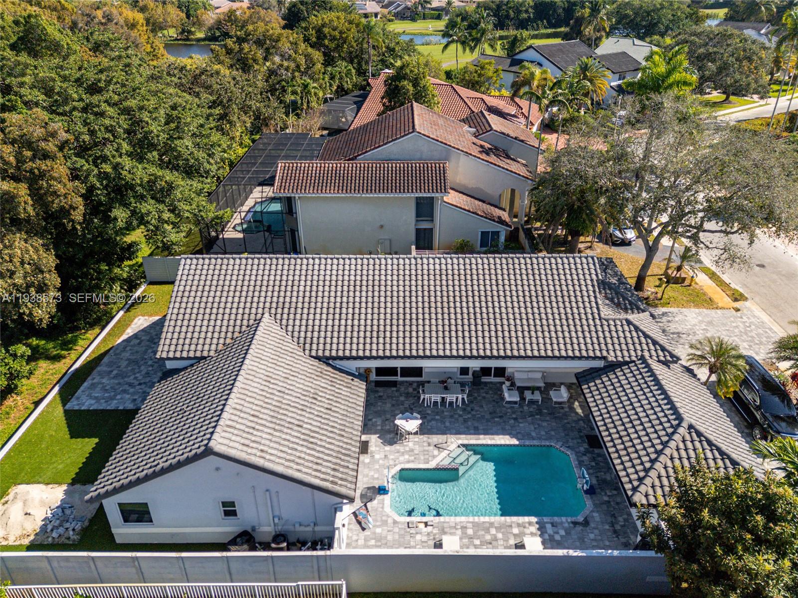 15221 N Laurel Ln N Pembroke Pines, FL 33027