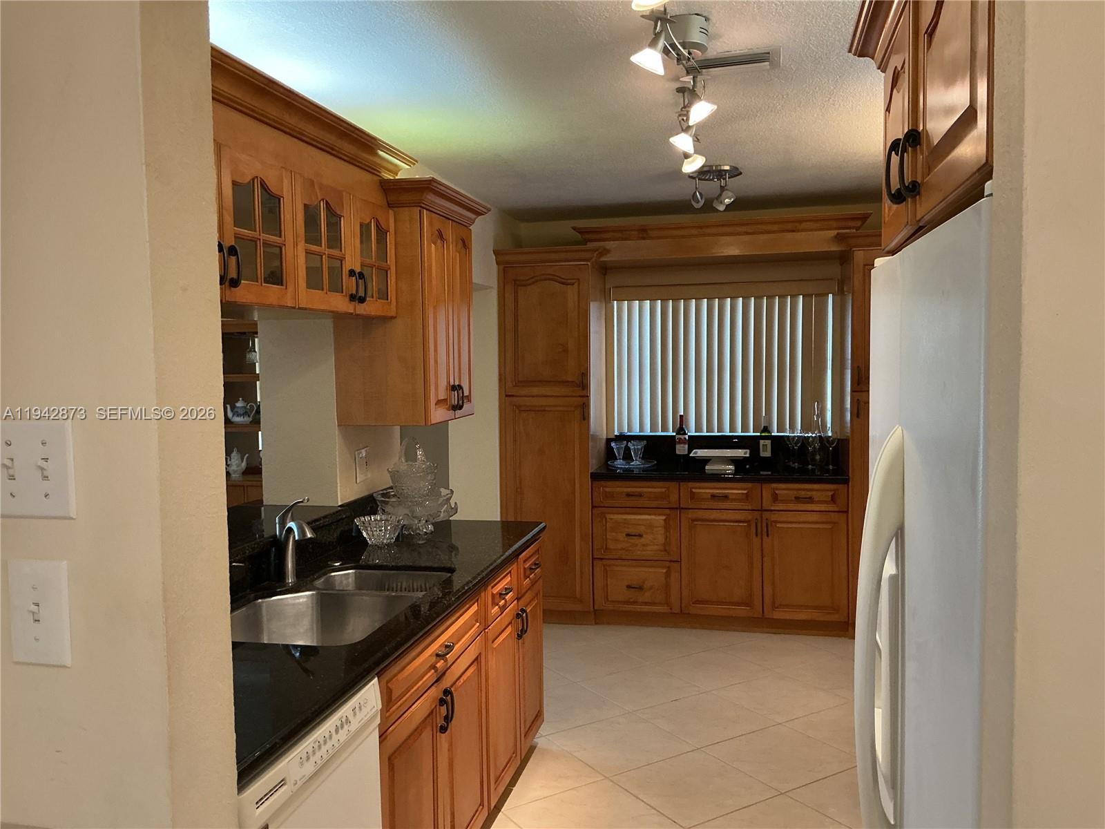 8604 NW 59th Pl Tamarac, FL 33321