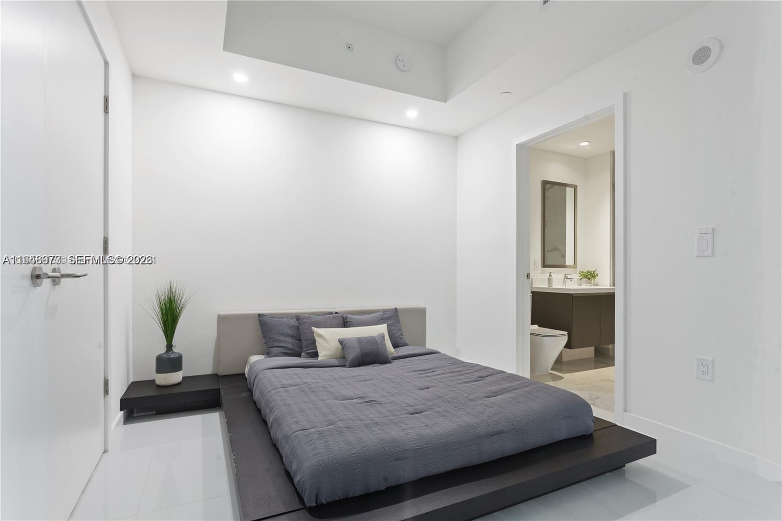 851 NE 1st Ave #4106 Miami, FL 33132