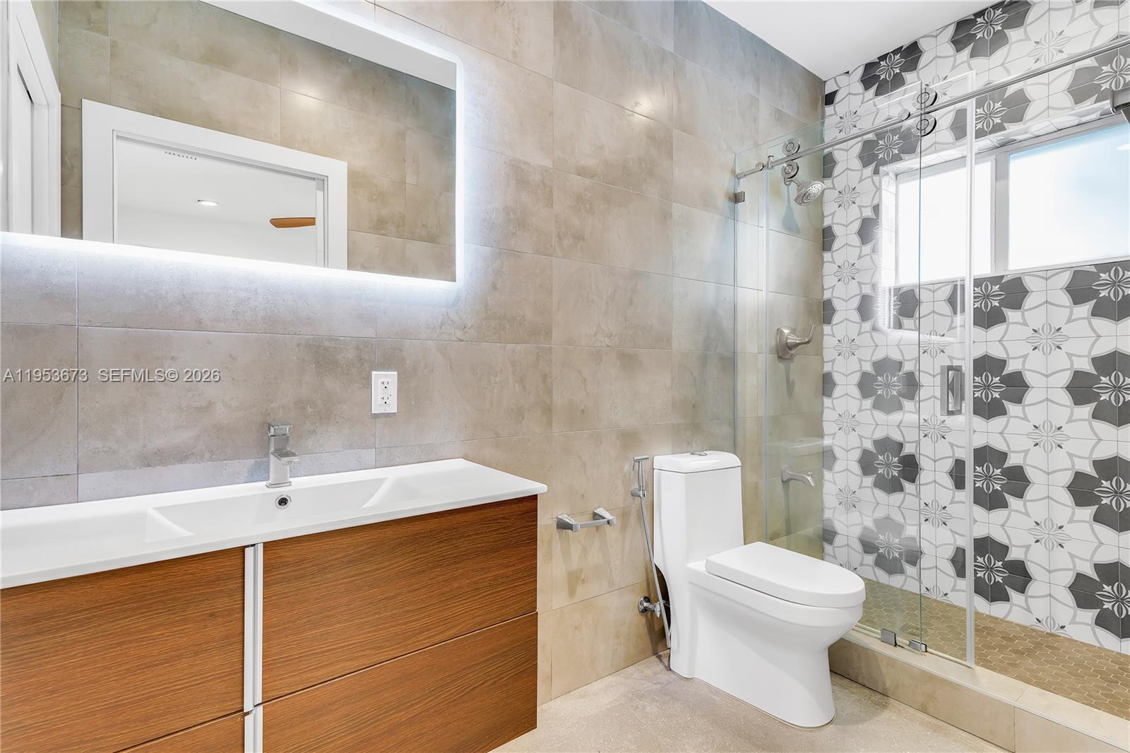 2247 NW 2nd St Miami, FL 33125