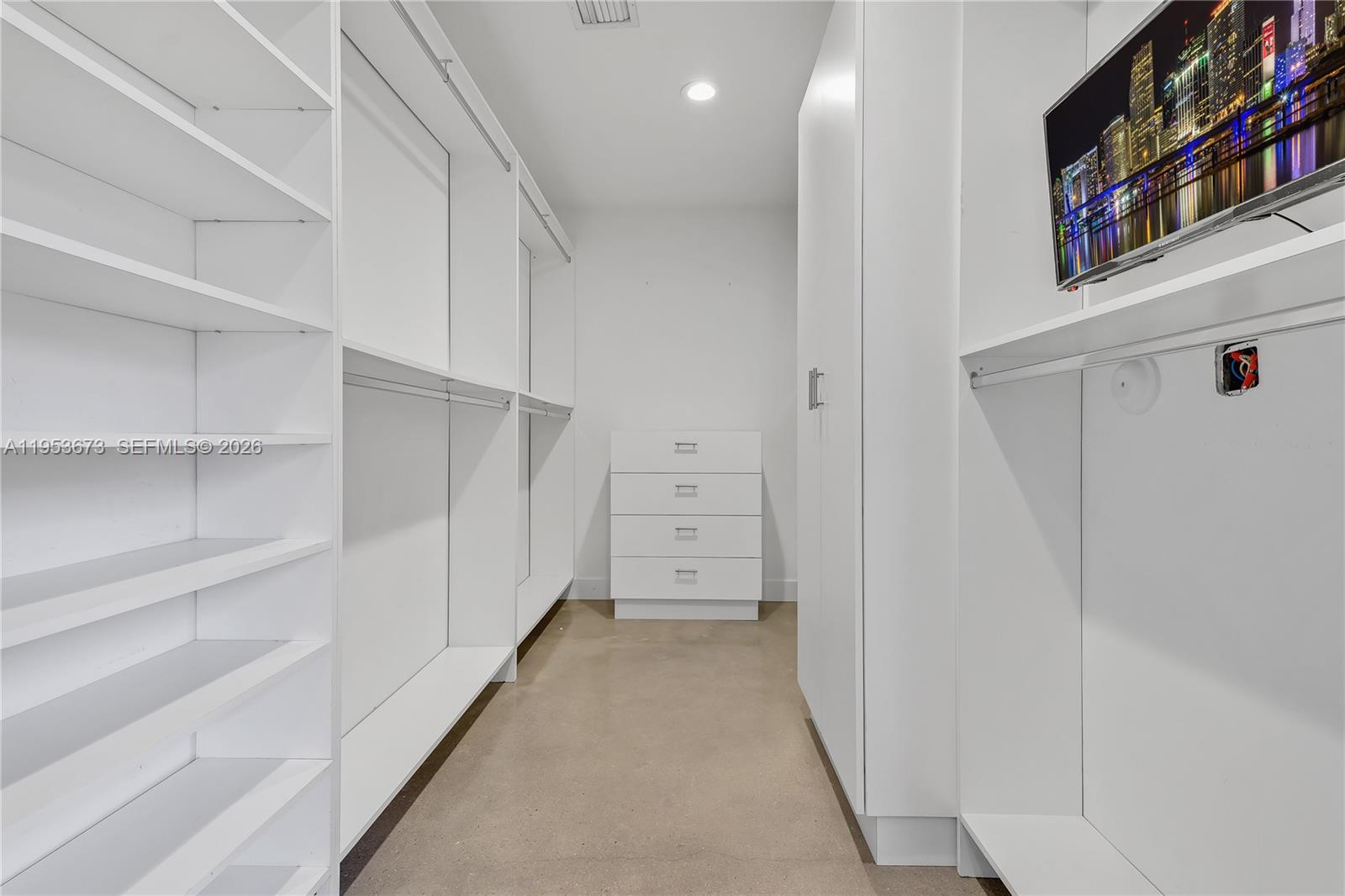 2247 NW 2nd St Miami, FL 33125